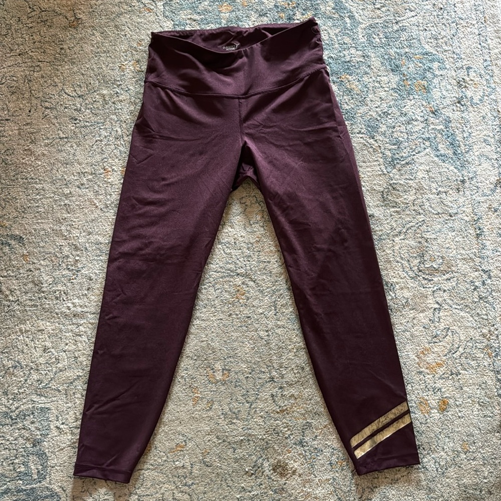 Old Navy burgundy leggings. Go dry material. 3/4 length. Size large